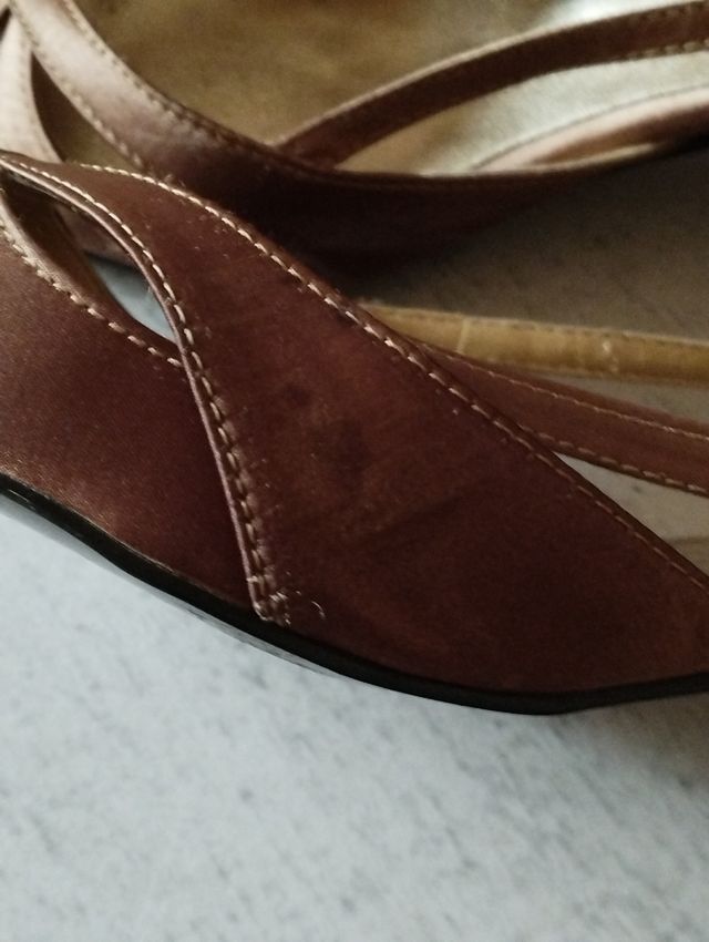 Zapatos t-39 dorado/ocre Victoria Delef