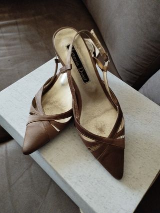 Zapatos t-39 dorado/ocre Victoria Delef