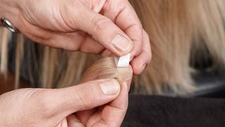 extensiones adhesivas poner o sacar