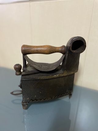 Plancha de hierro antigua