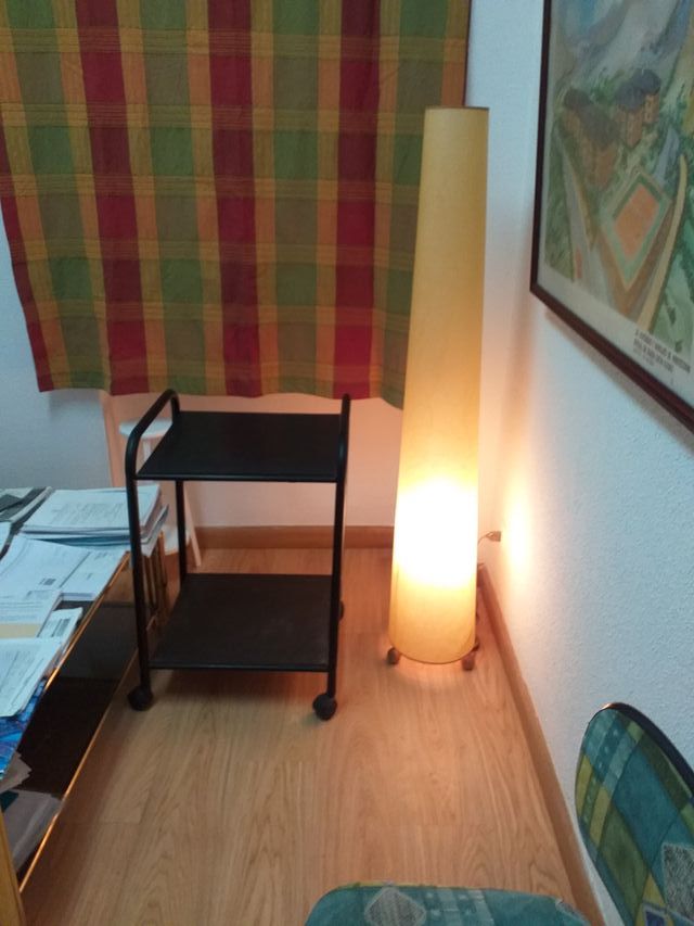 Lámpara de pie  de 1,45 mts. de altura con pie de