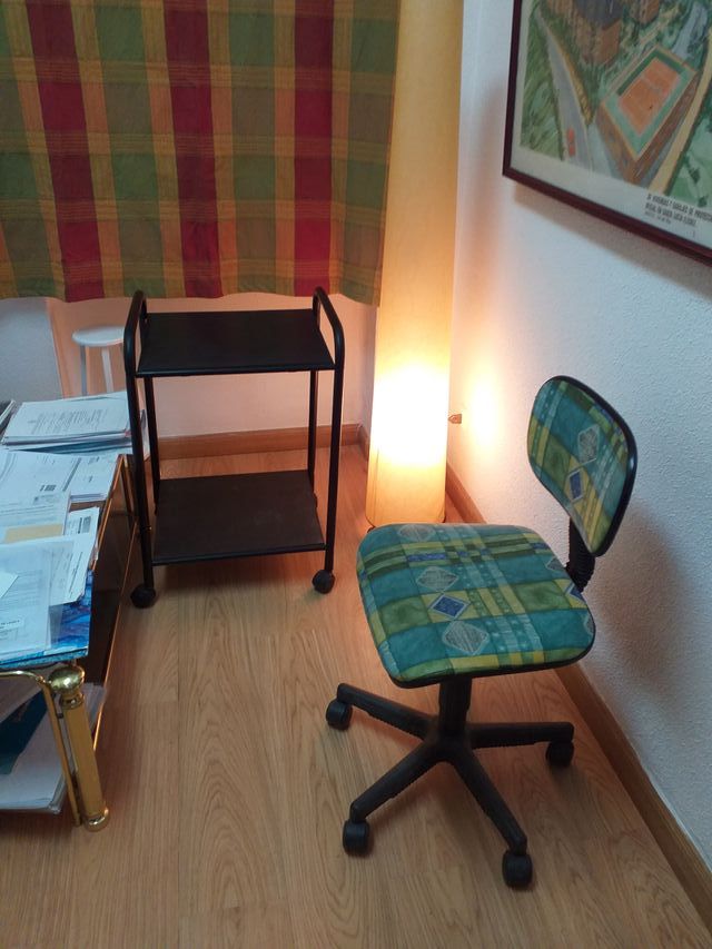 Lámpara de pie  de 1,45 mts. de altura con pie de