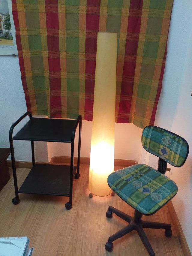 Lámpara de pie  de 1,45 mts. de altura con pie de