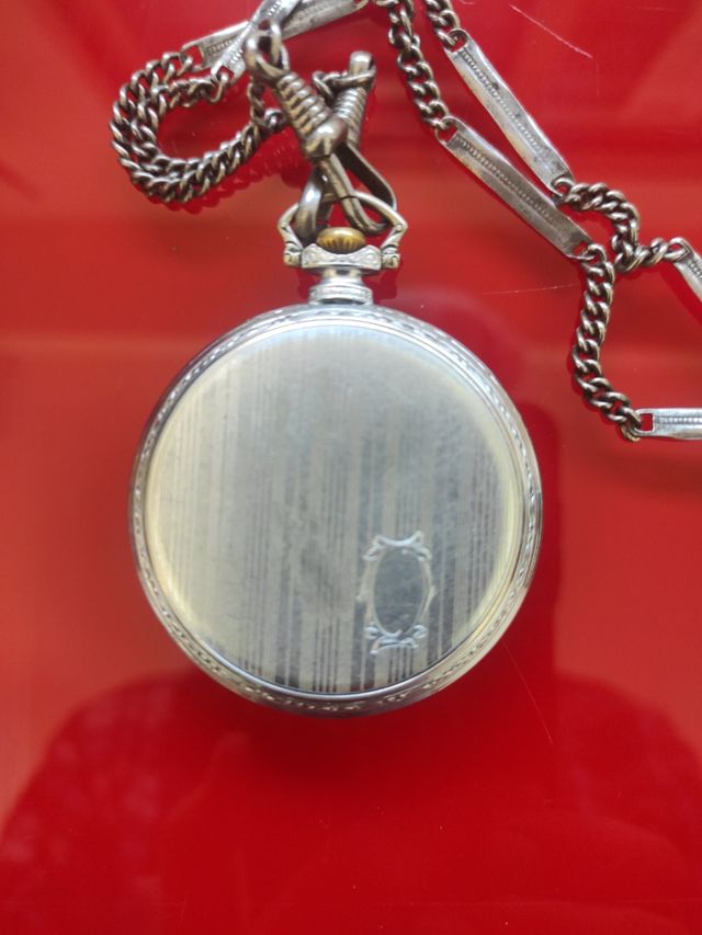 Reloj de bolsillo funcionando