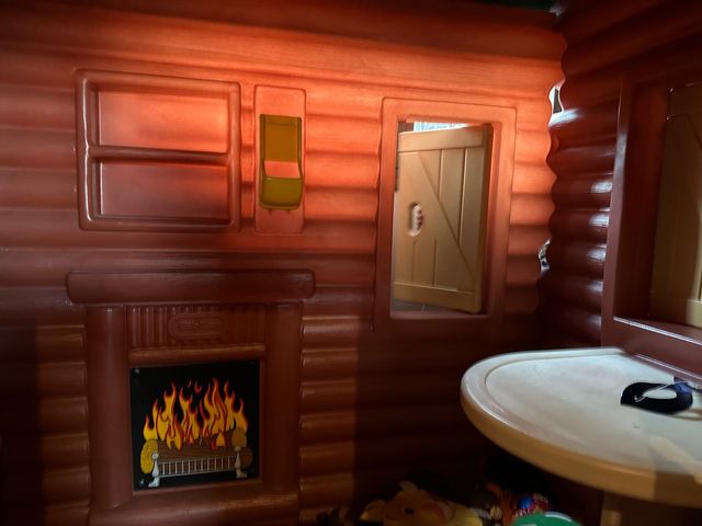 Casa de leños little tikes