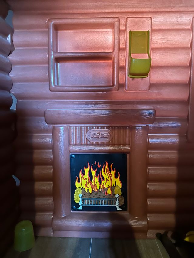 Casa de leños little tikes