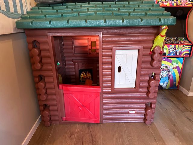 Casa de leños little tikes