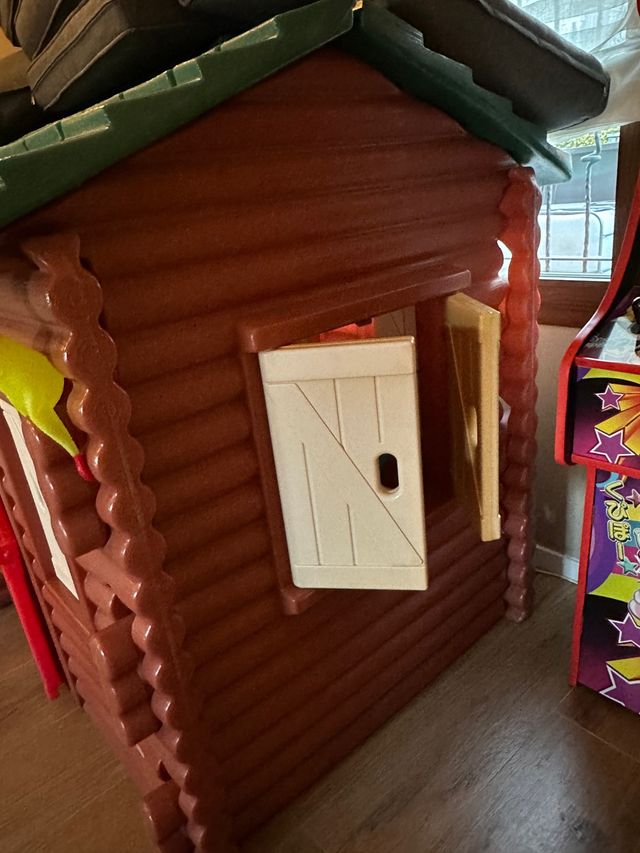 Casa de leños little tikes
