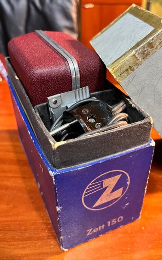 Proyector antiguo de dispositivas ZETT 150