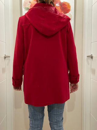 Parka roja prácticamente NUEVA
