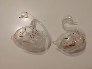 coppia di cigni in vetro lavorato e dipinto a mano