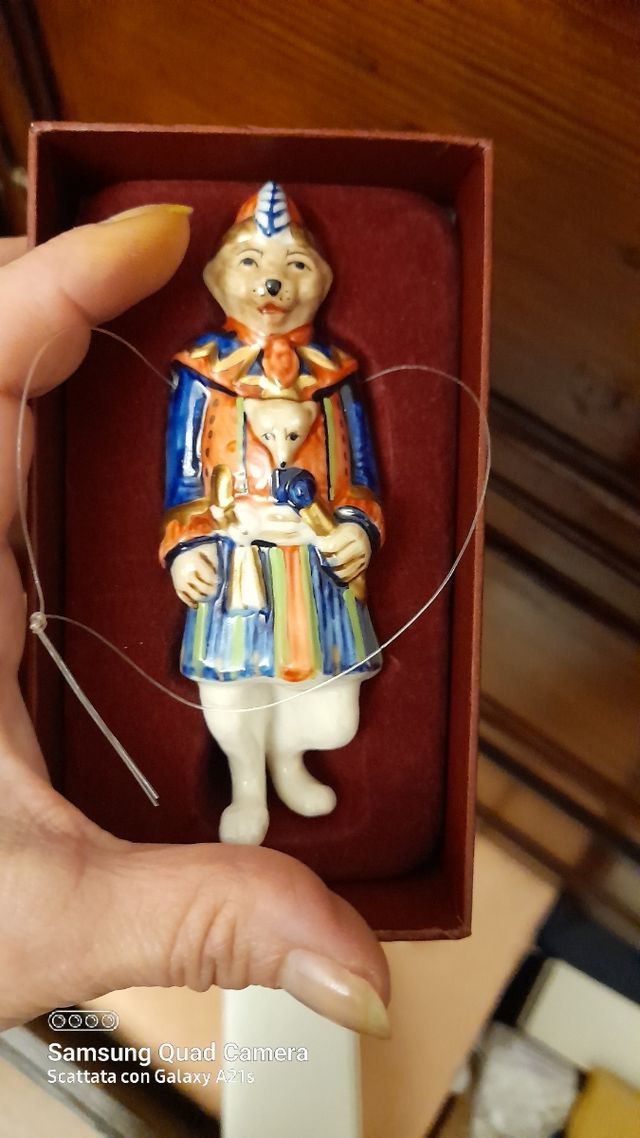 Statuetta in porcellana