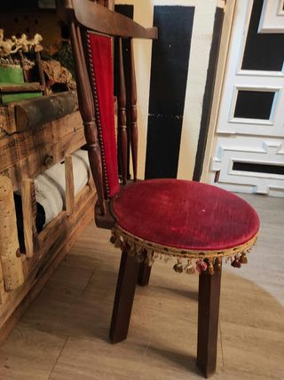 silla antigua de madera maciza