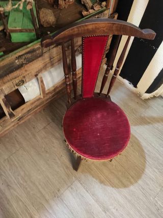 silla antigua de madera maciza