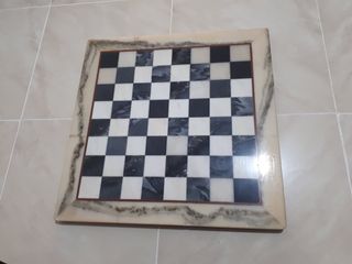 Ajedrez muy antiguo de marmol. Pesa bastante