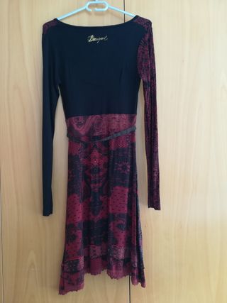 Vestido de Desigual en rojo y negro talla M