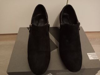 Zapatos negros abotinados