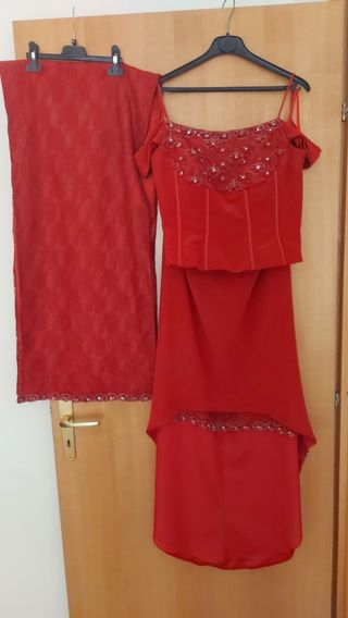 Bellissimo abito da cerimonia con coda