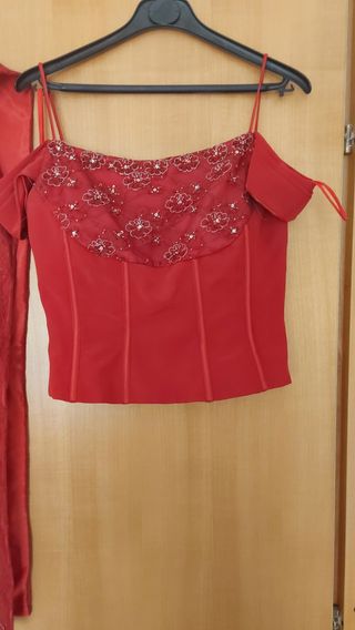 Bellissimo abito da cerimonia con coda