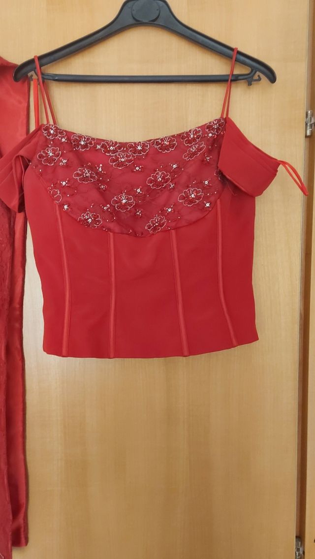 Bellissimo abito da cerimonia con coda