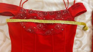 Bellissimo abito da cerimonia con coda