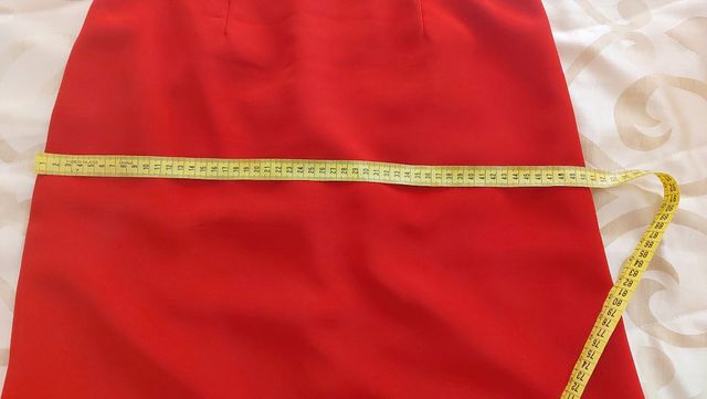 Bellissimo abito da cerimonia con coda