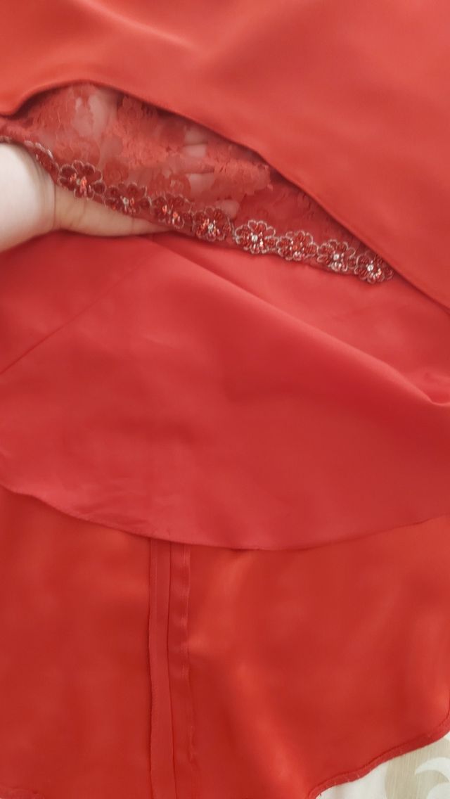 Bellissimo abito da cerimonia con coda