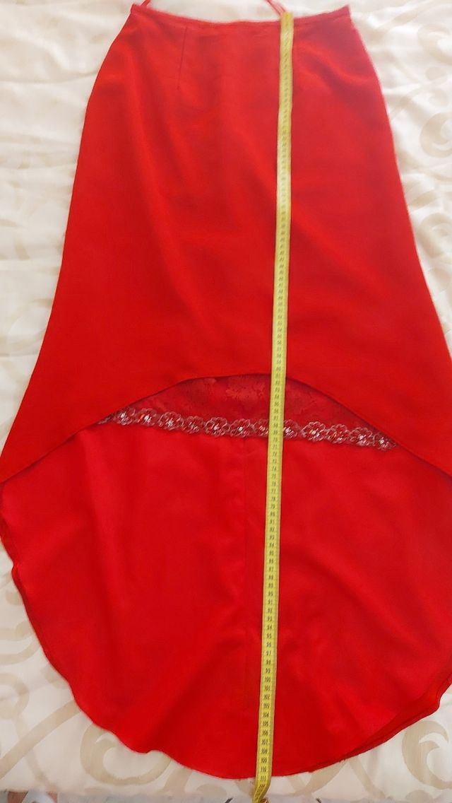 Bellissimo abito da cerimonia con coda