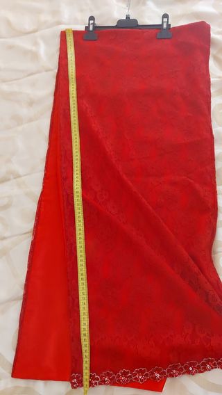 Bellissimo abito da cerimonia con coda