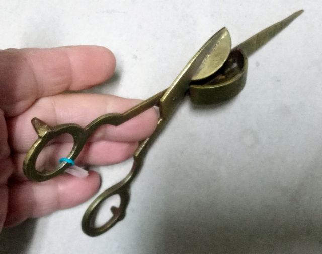 Antiche forbici spegnimoccolo in ottone cm. 17