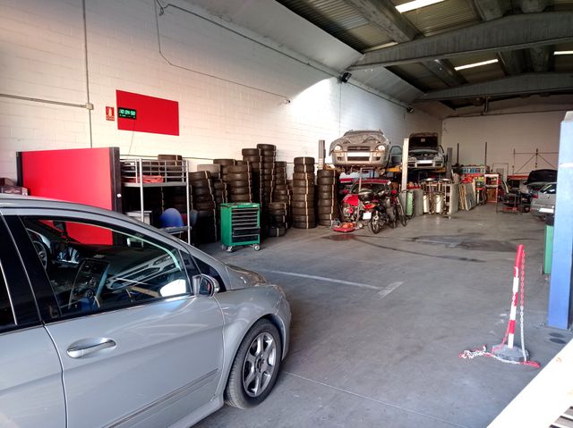 Dos neumáticos de ocasión 215/55 r18 95H