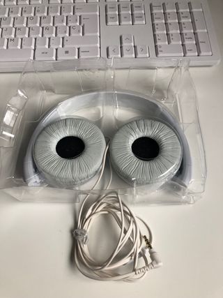 Auriculares sony blancos modelo MDR-ZX110AP