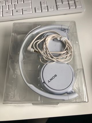 Auriculares sony blancos modelo MDR-ZX110AP