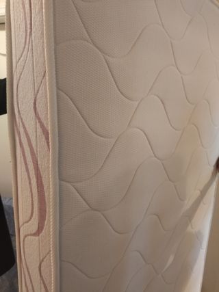 colchón de 80 en perfecto estado con funda.