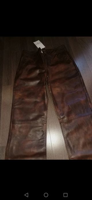 Zara. Es talla S pero para 38 va bien