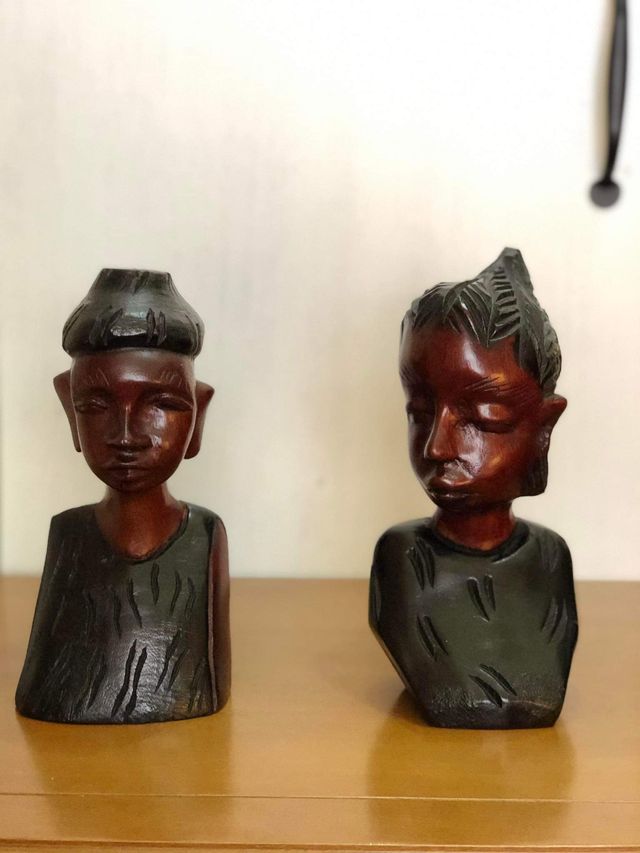 Bustos de madera, africanas talladas a mano