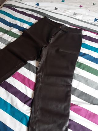 pantalón de cuero 