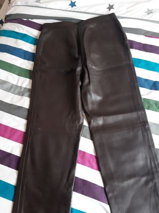 pantalón de cuero 