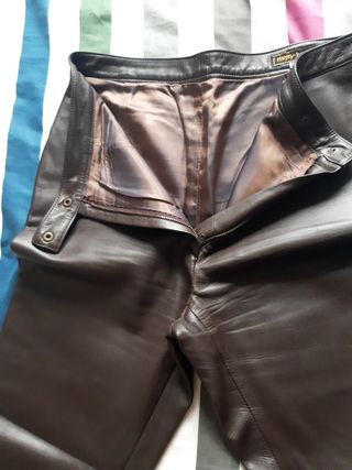 pantalón de cuero 