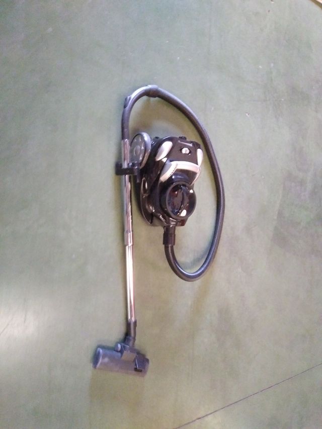 ASPIRADORA SIN BOLSA