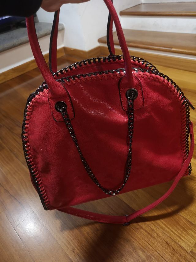 Borsa con catene rosso brillante