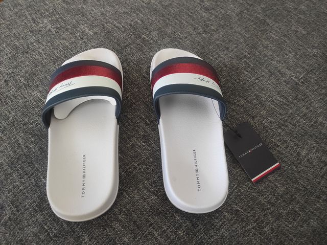 Chanclas Tommy Hilfiger nuevas a estrenar.