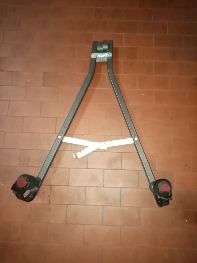 PORTABICI UN POSTO MOTTEZ A009P1/GANCIO DA TRAINO