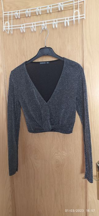 Camiseta negra Crop stradivarius talla S