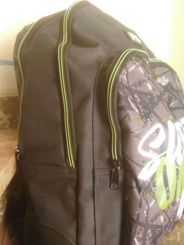 mochila colegio grande a estrenar.
