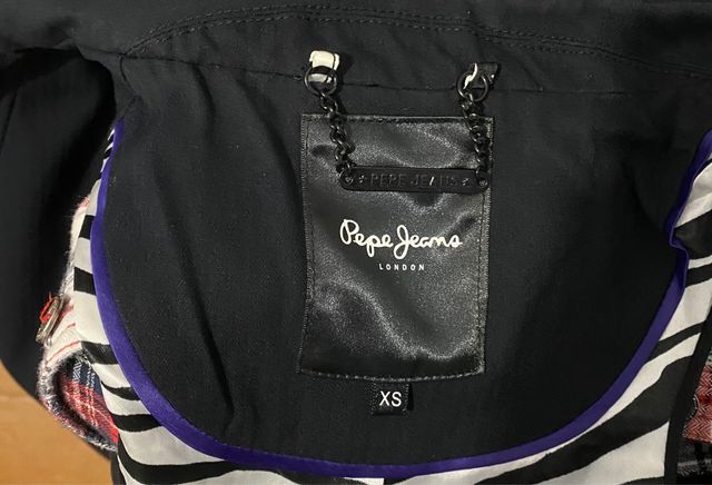 Chaleco negro marca Pepe