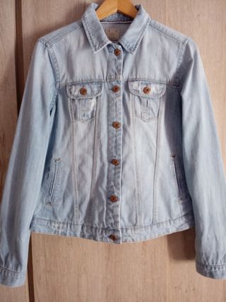 Cazadora vaquera, azul claro, talla XL.