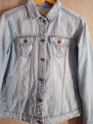 Cazadora vaquera, azul claro, talla XL.