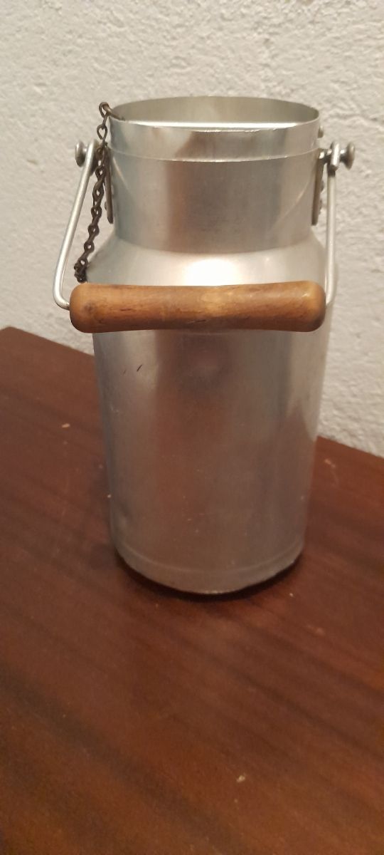 Lechera antigua metal