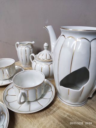 Juego de café antiguo. A recoger